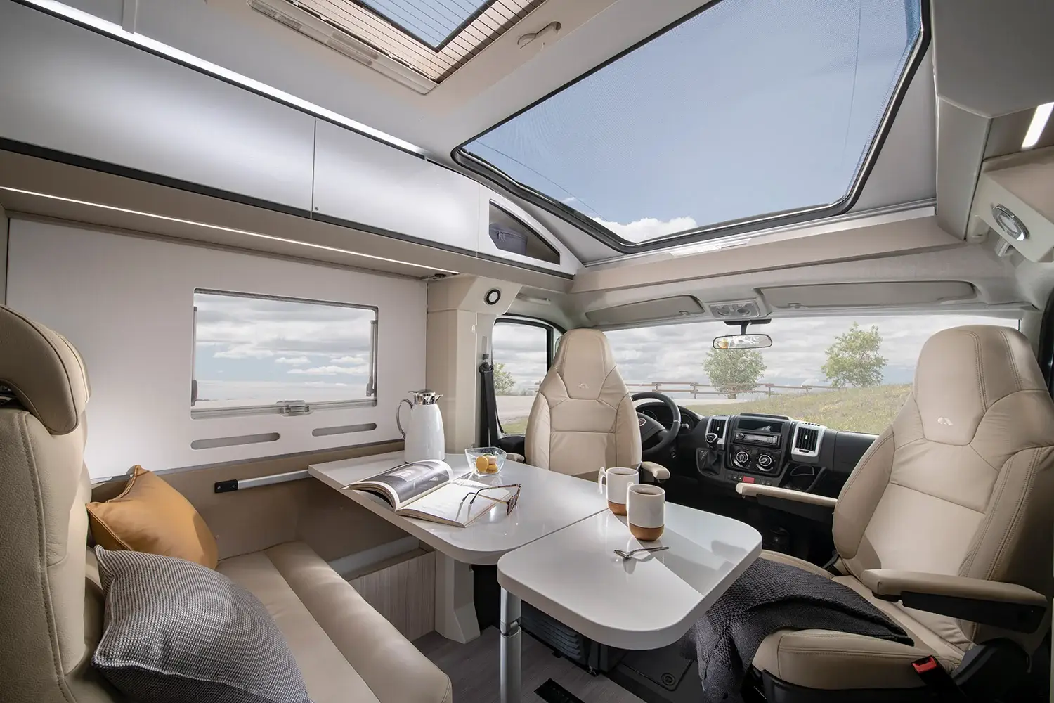 Dinette im Adria Compact Supreme
