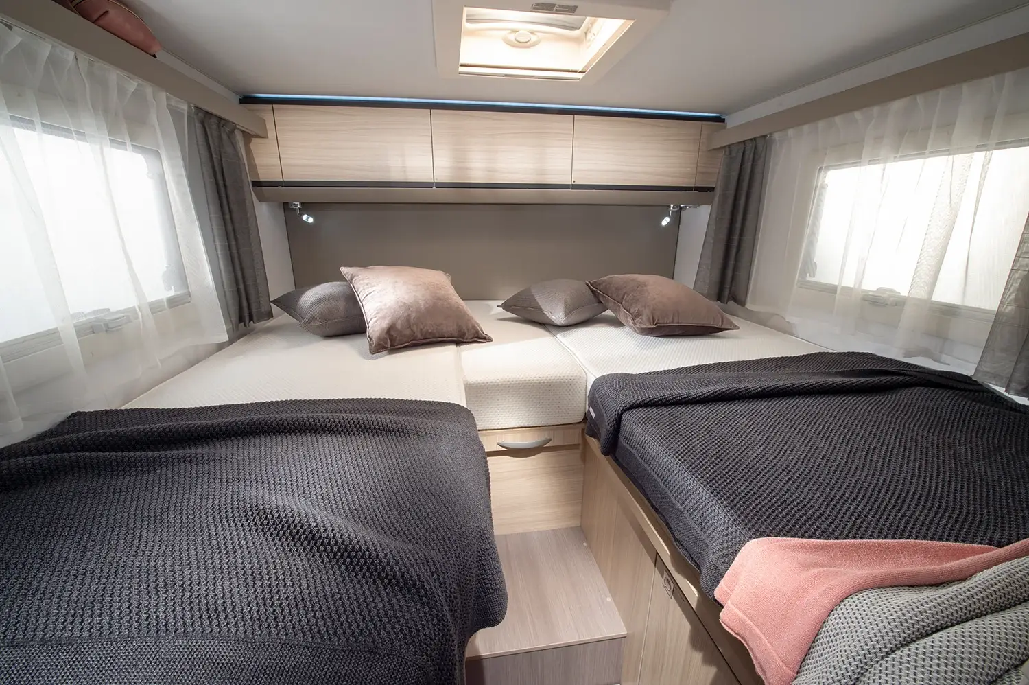 Einzelbetten im Heck des Adria Compact