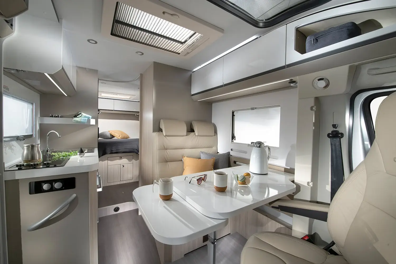 Innenraum im Adria Compact Supreme