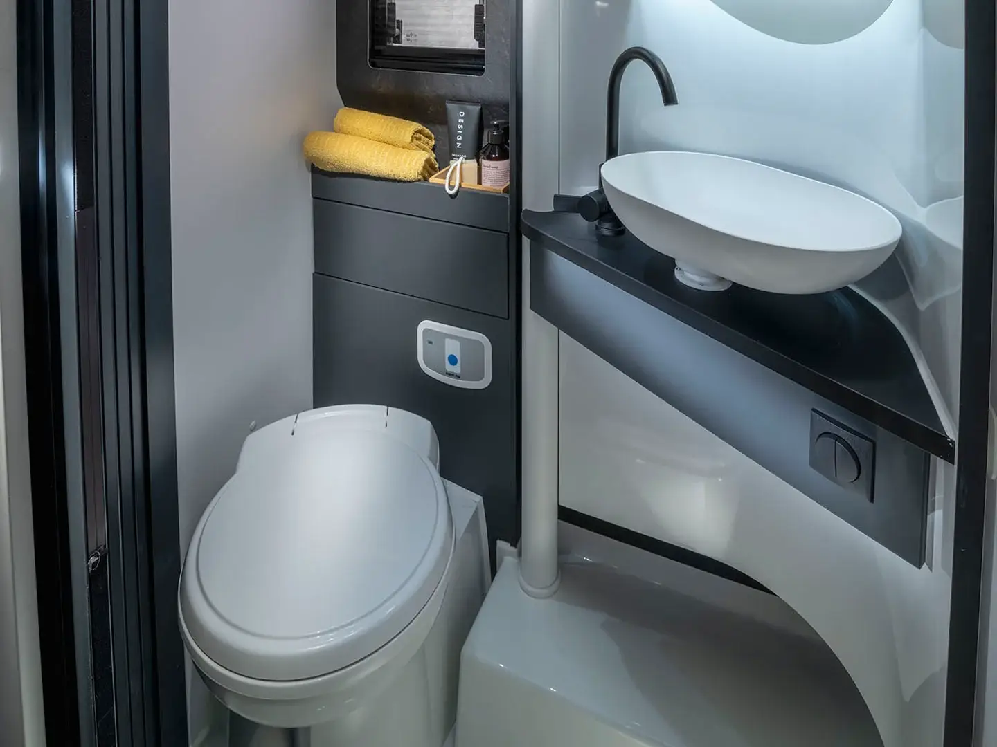 Bad im Adria Compact Max DL
