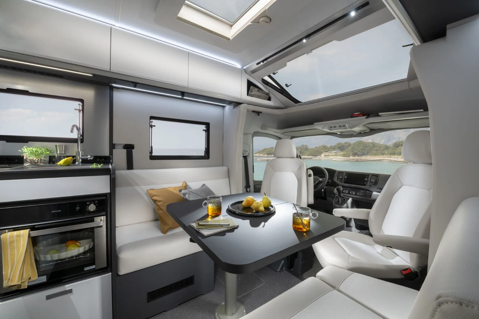Dinette im Adria Compact Max DL
