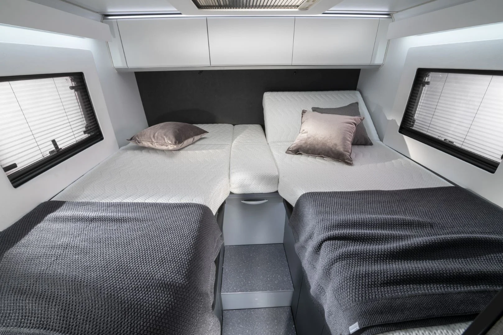 Einzelbetten im Heck des Adria Compact Max SL
