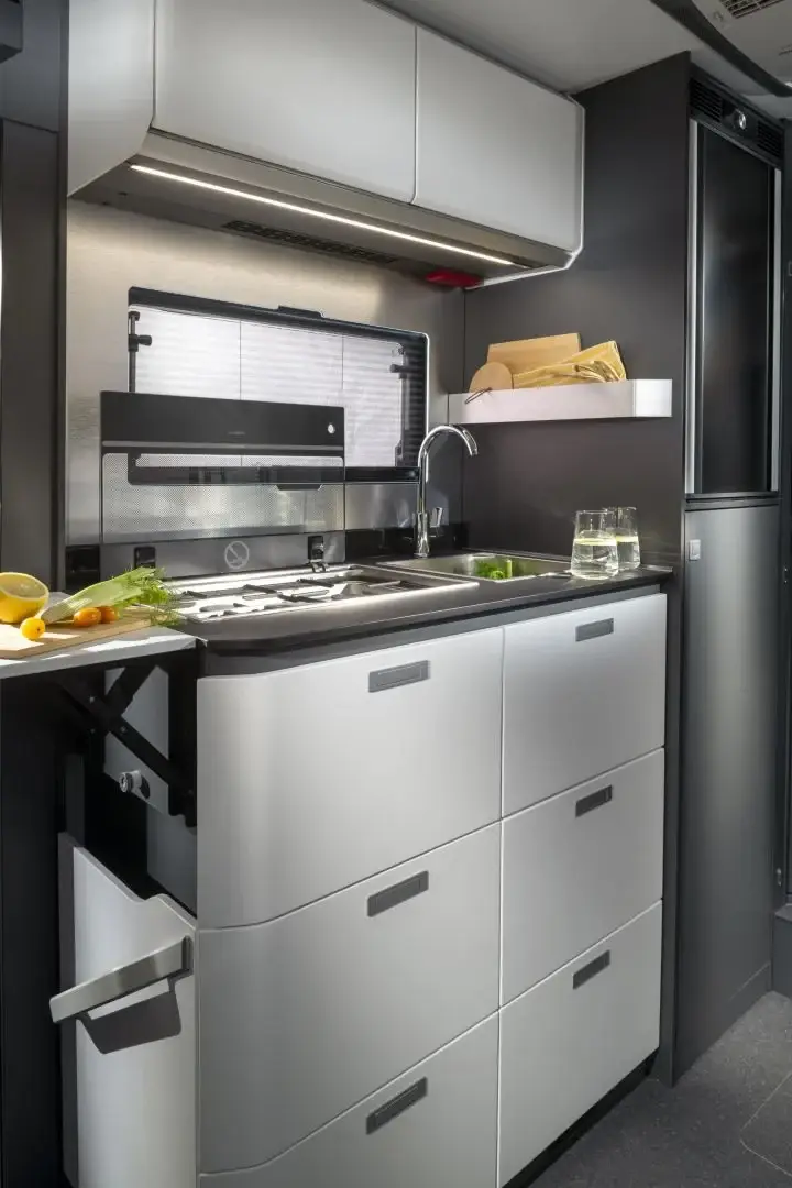Küche im Adria Compact Max SL