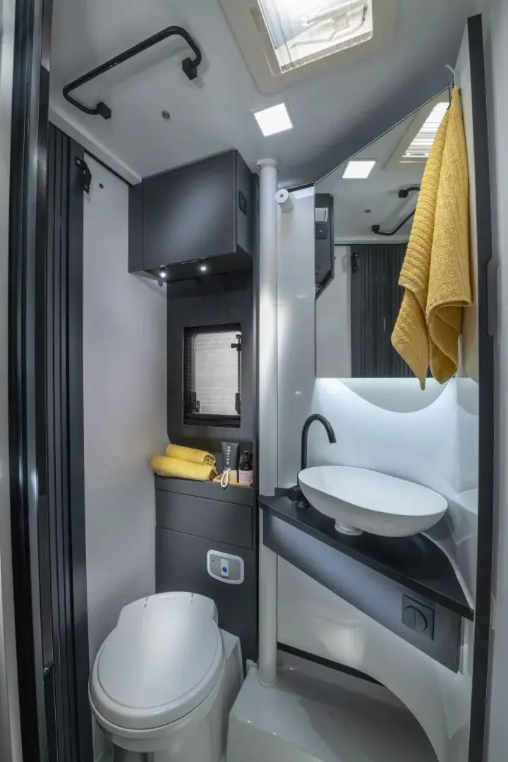 Waschbecken im Bad des Adria Compact Max