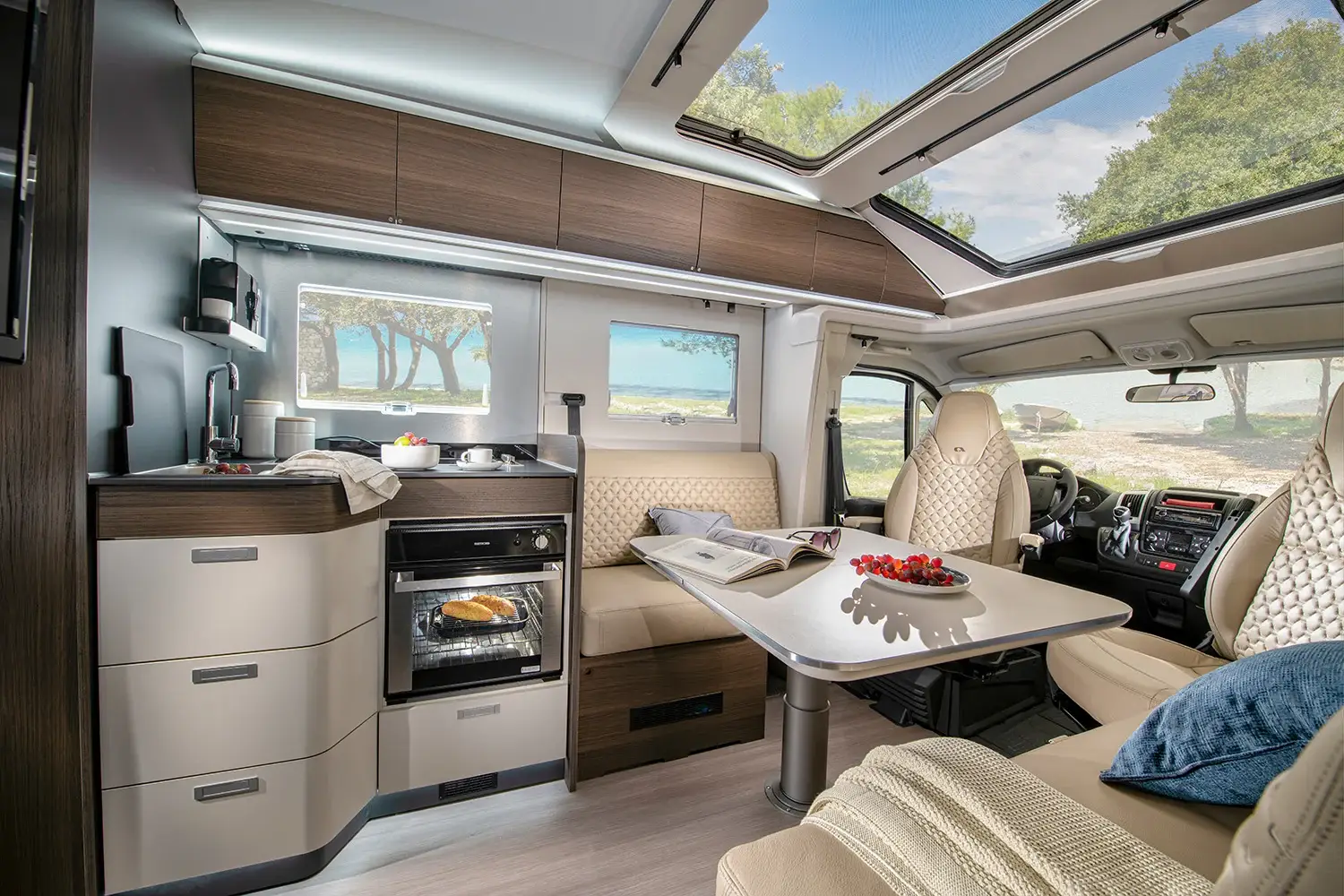 Dinette im Adria Coral Supreme 670 DL
