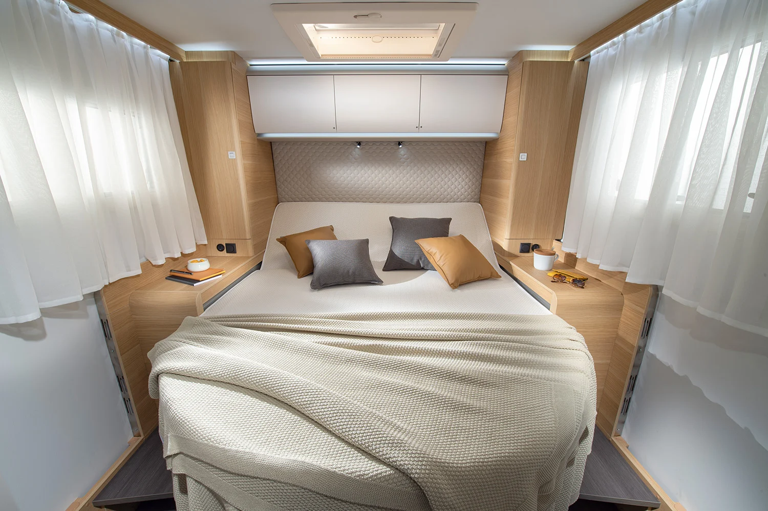 Queensbett im Heck des Adria Coral Plus