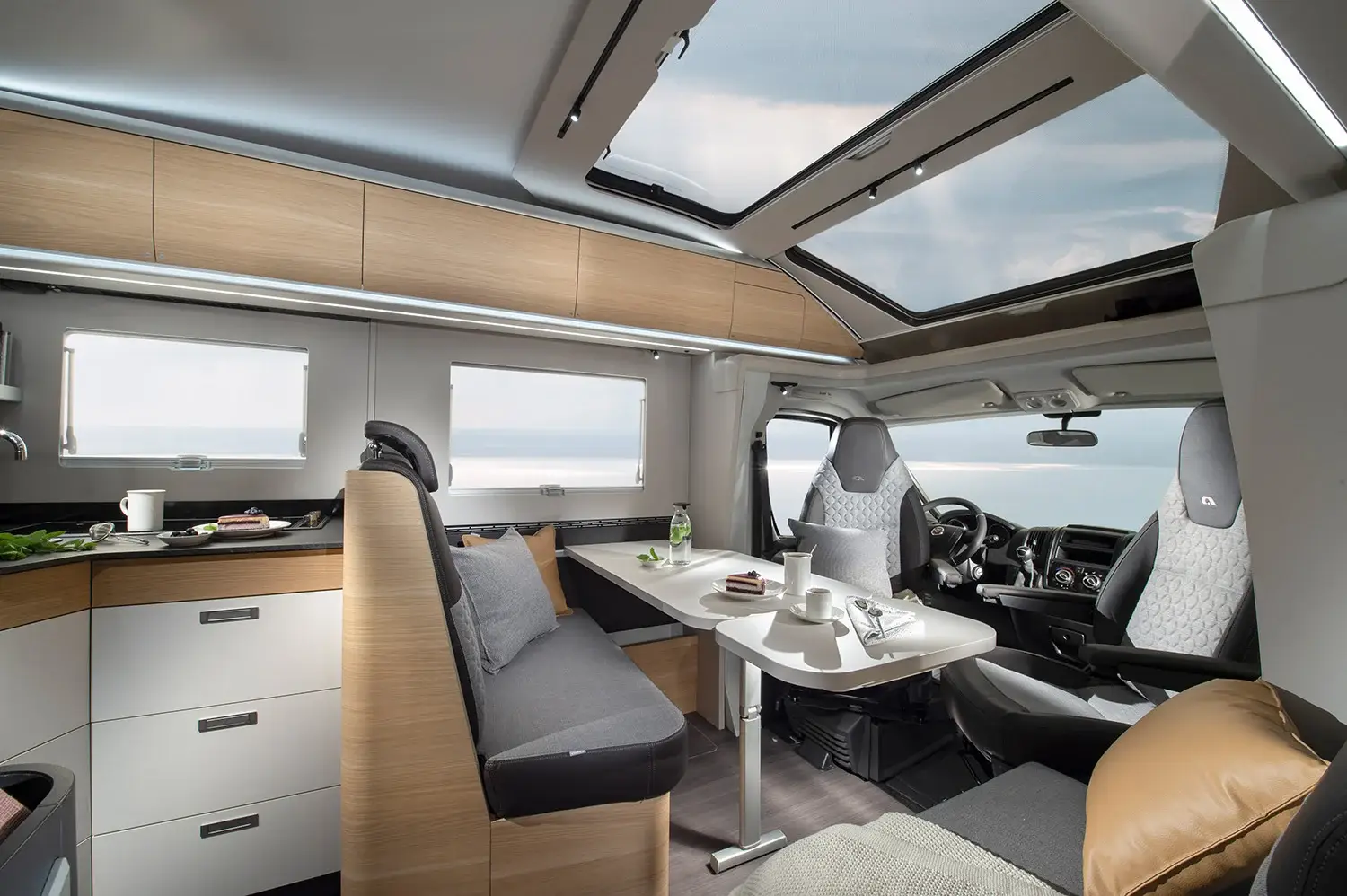 Sitzgruppe im Adria Coral 670 SL Plus