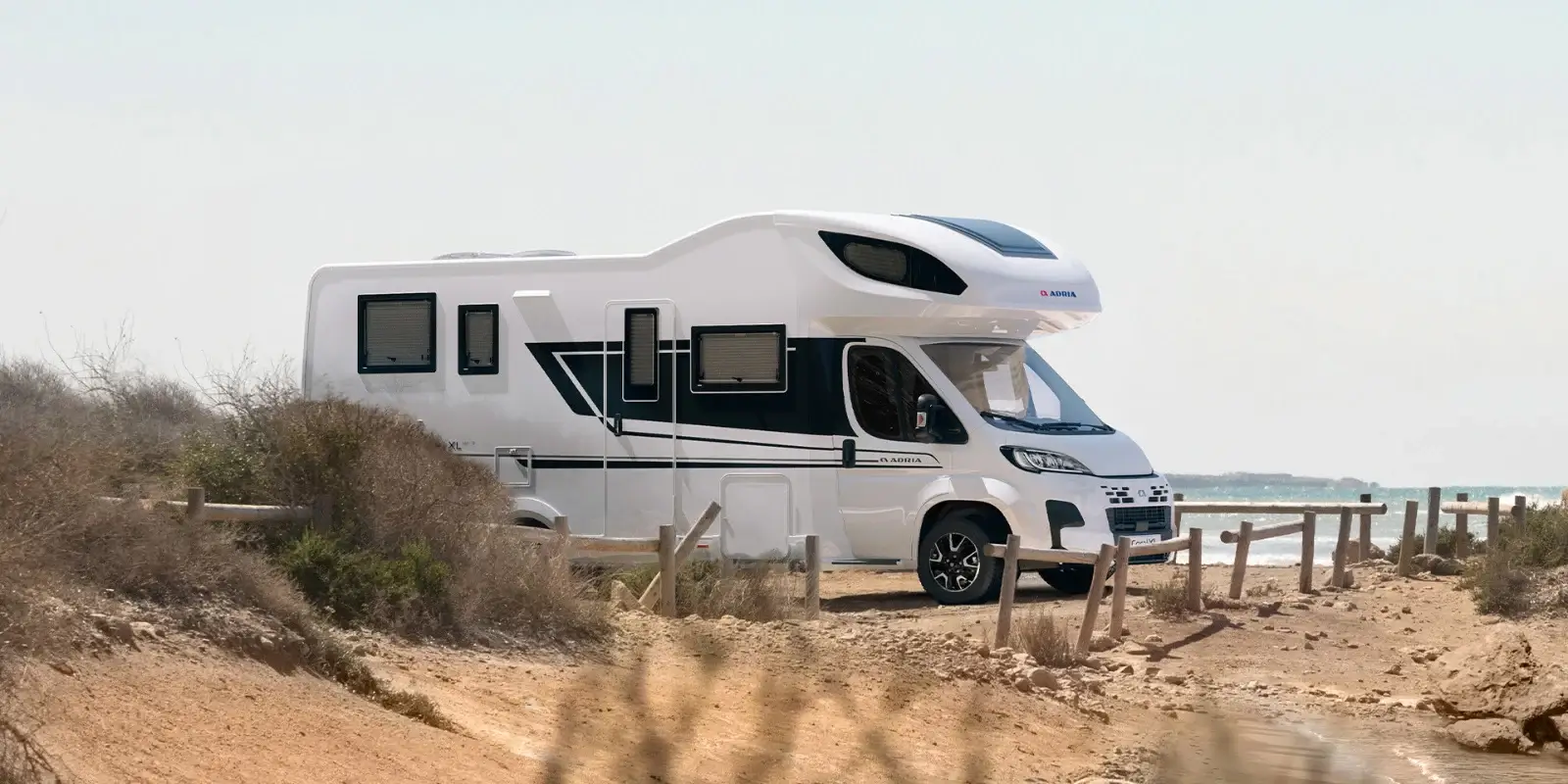 Adria Coral XL in der Landschaft