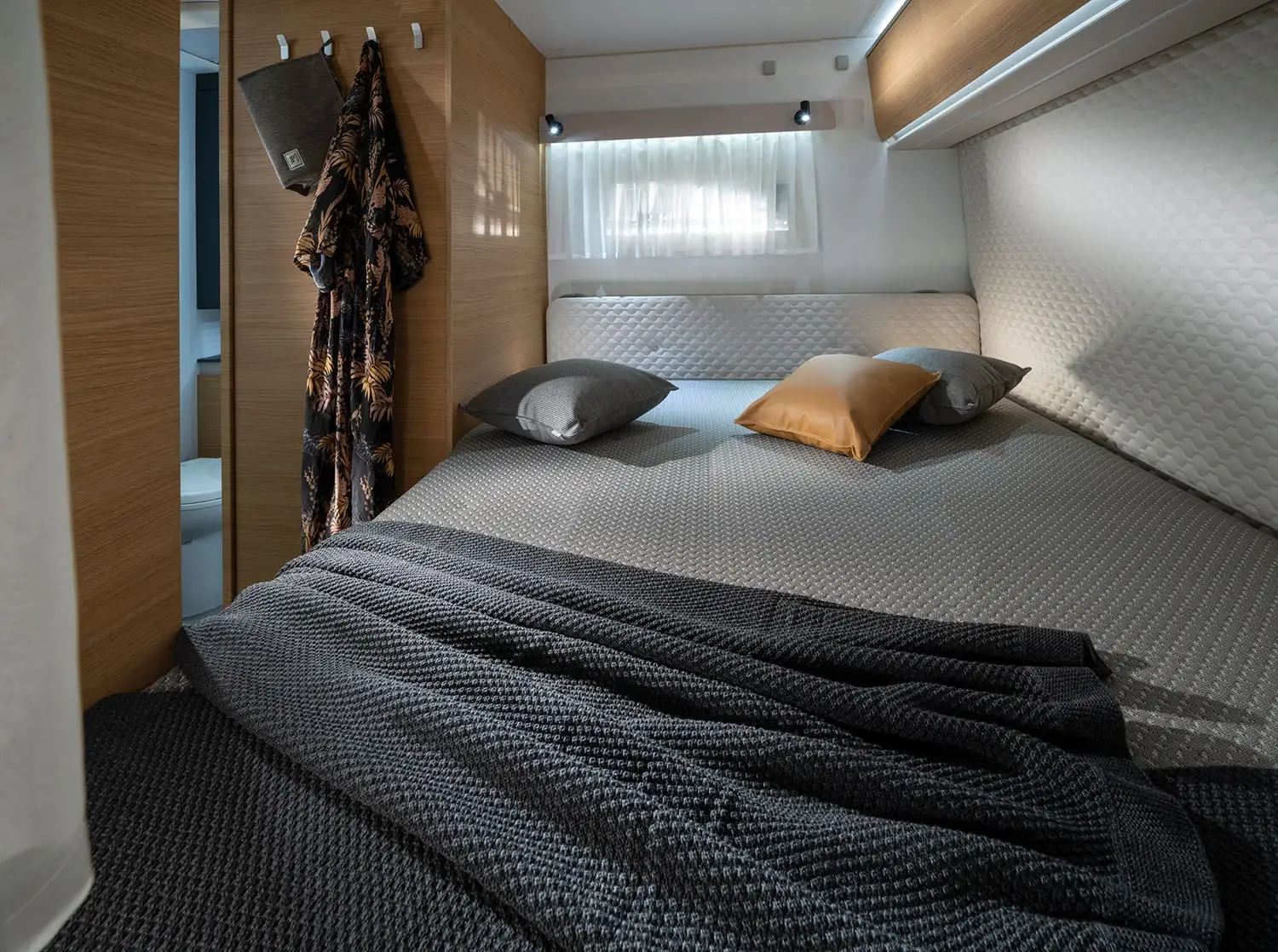 Heckbett im Adria Coral XL Plus 650