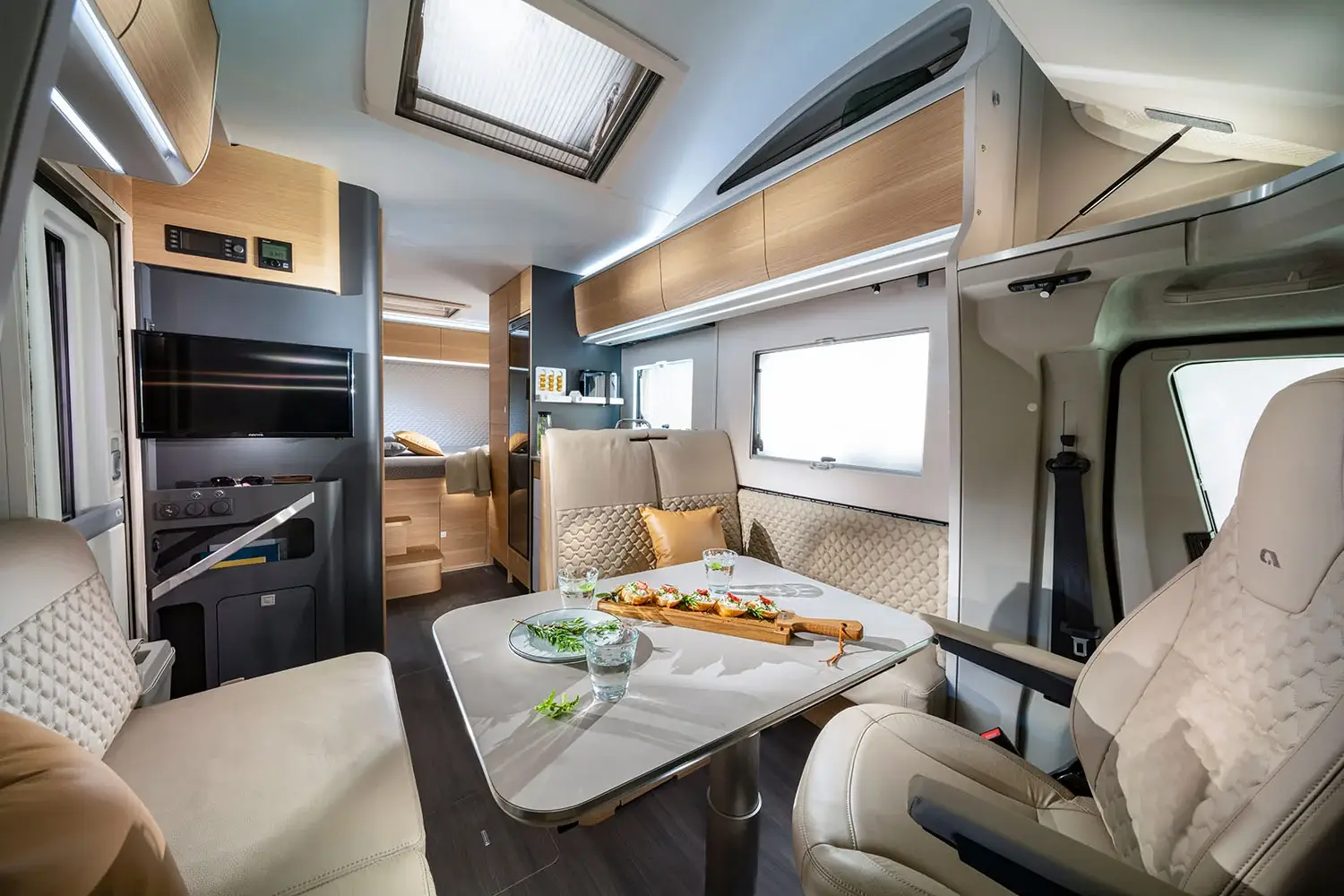 Wohnraum im Adria Coral XL Plus 650