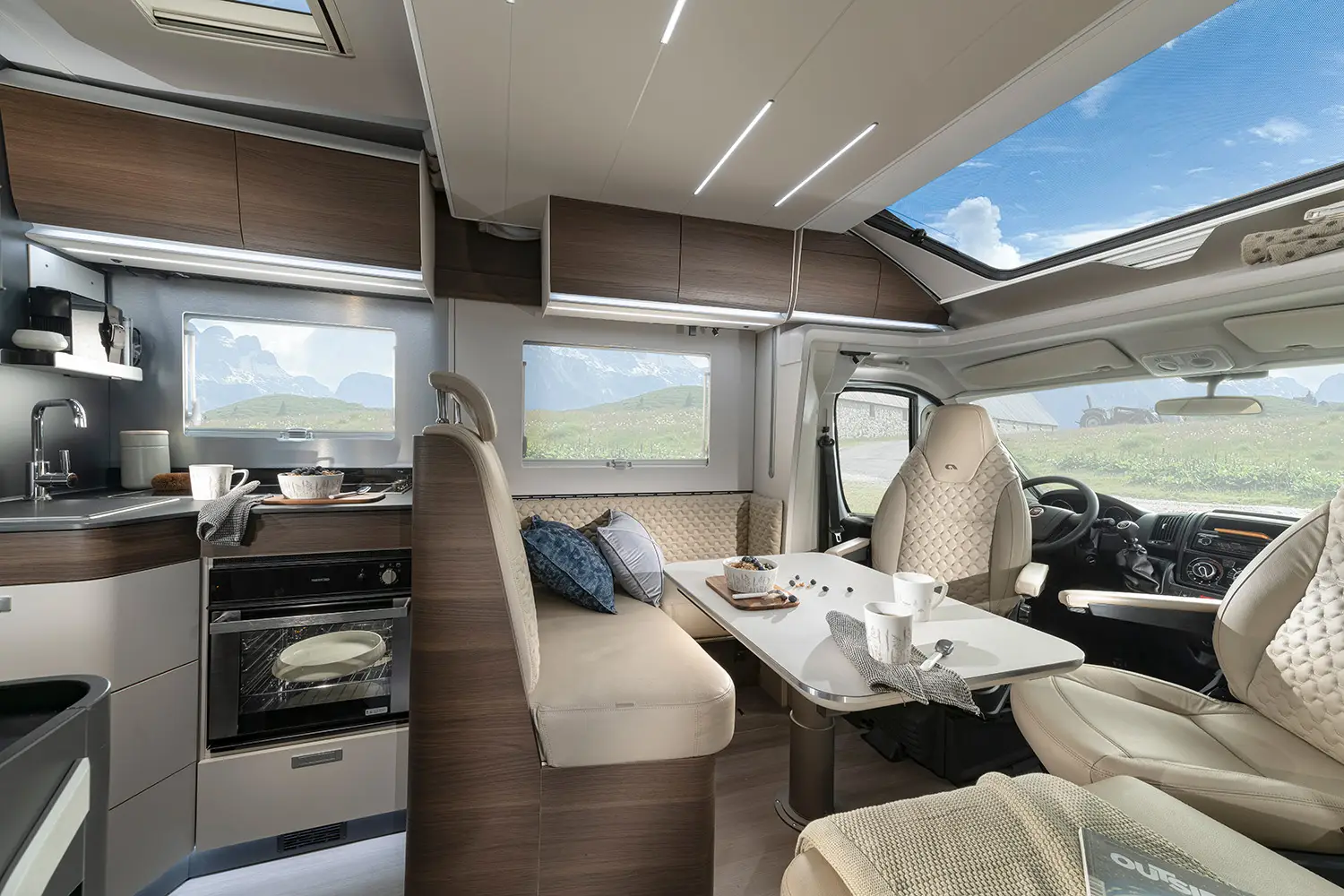 Adria Matrix Dinette mit Lederpolstern