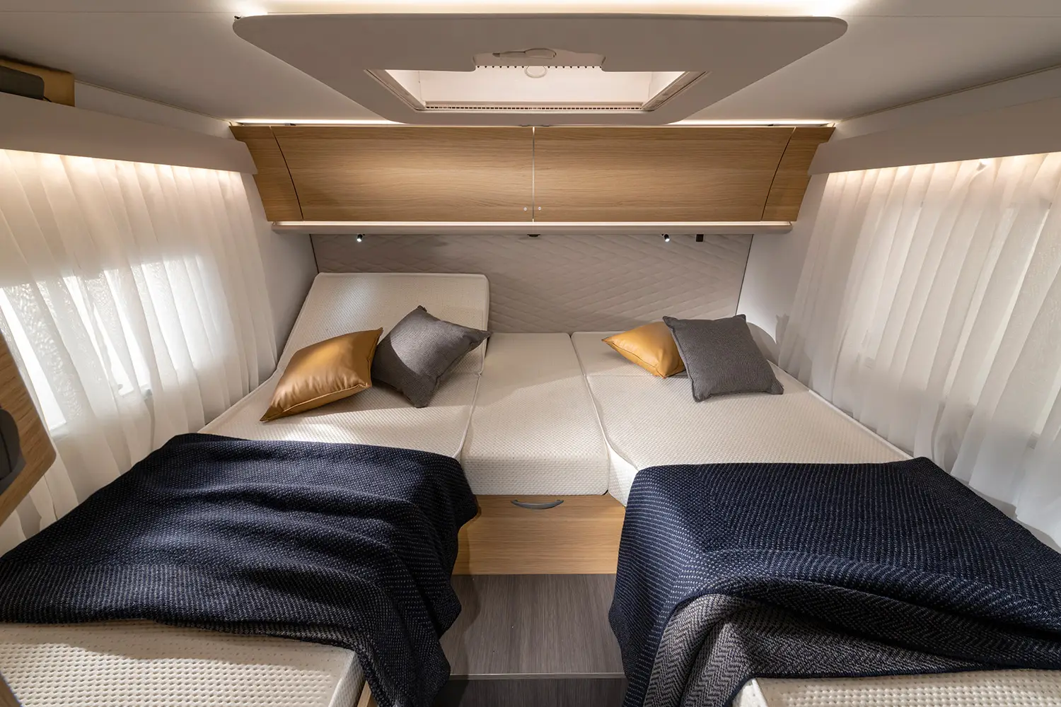 Längseinzelbetten im Adria Sonic Wohnmobil