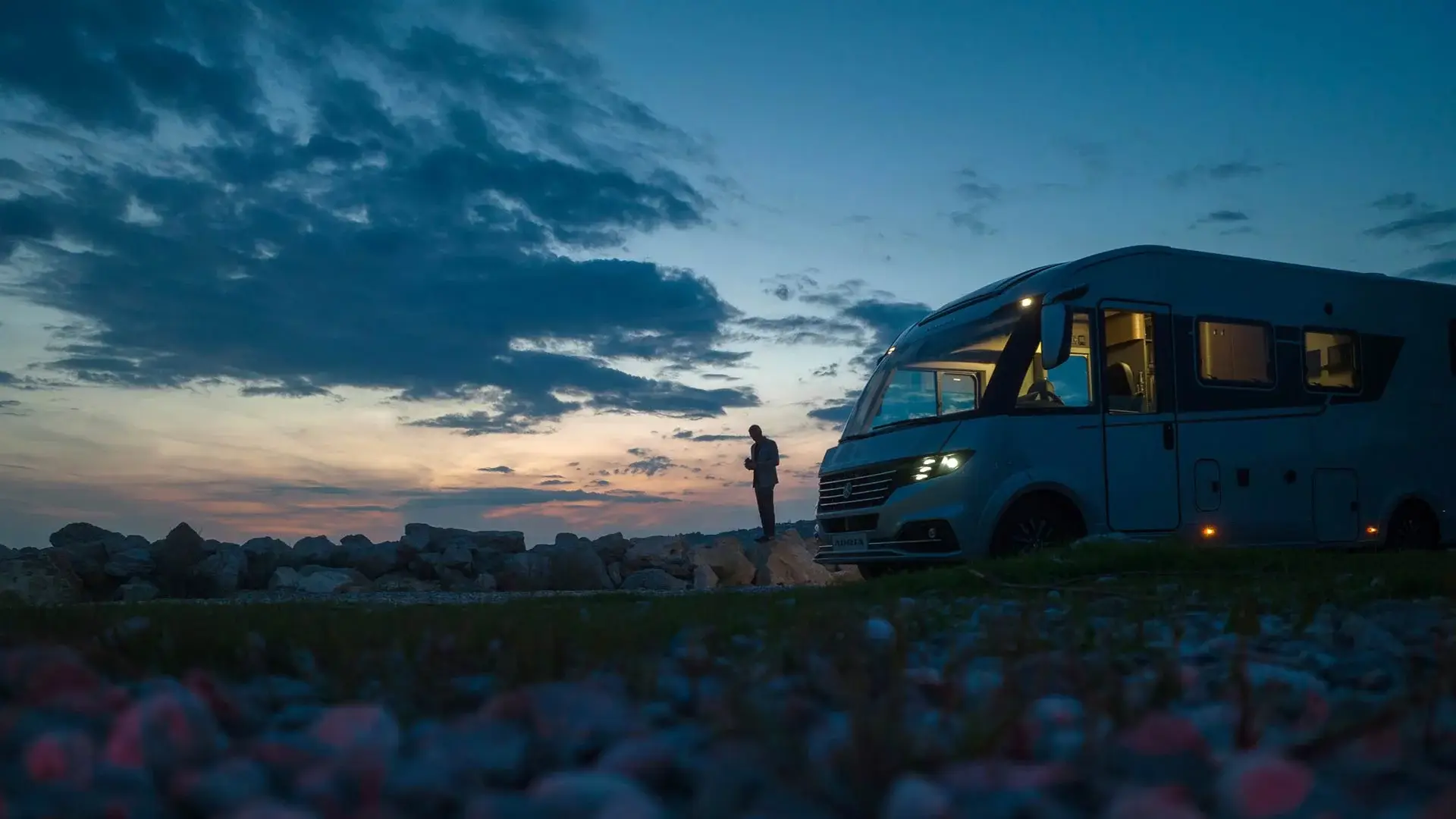 Adria Supersonic Wohnmobil in der Abendstimmung