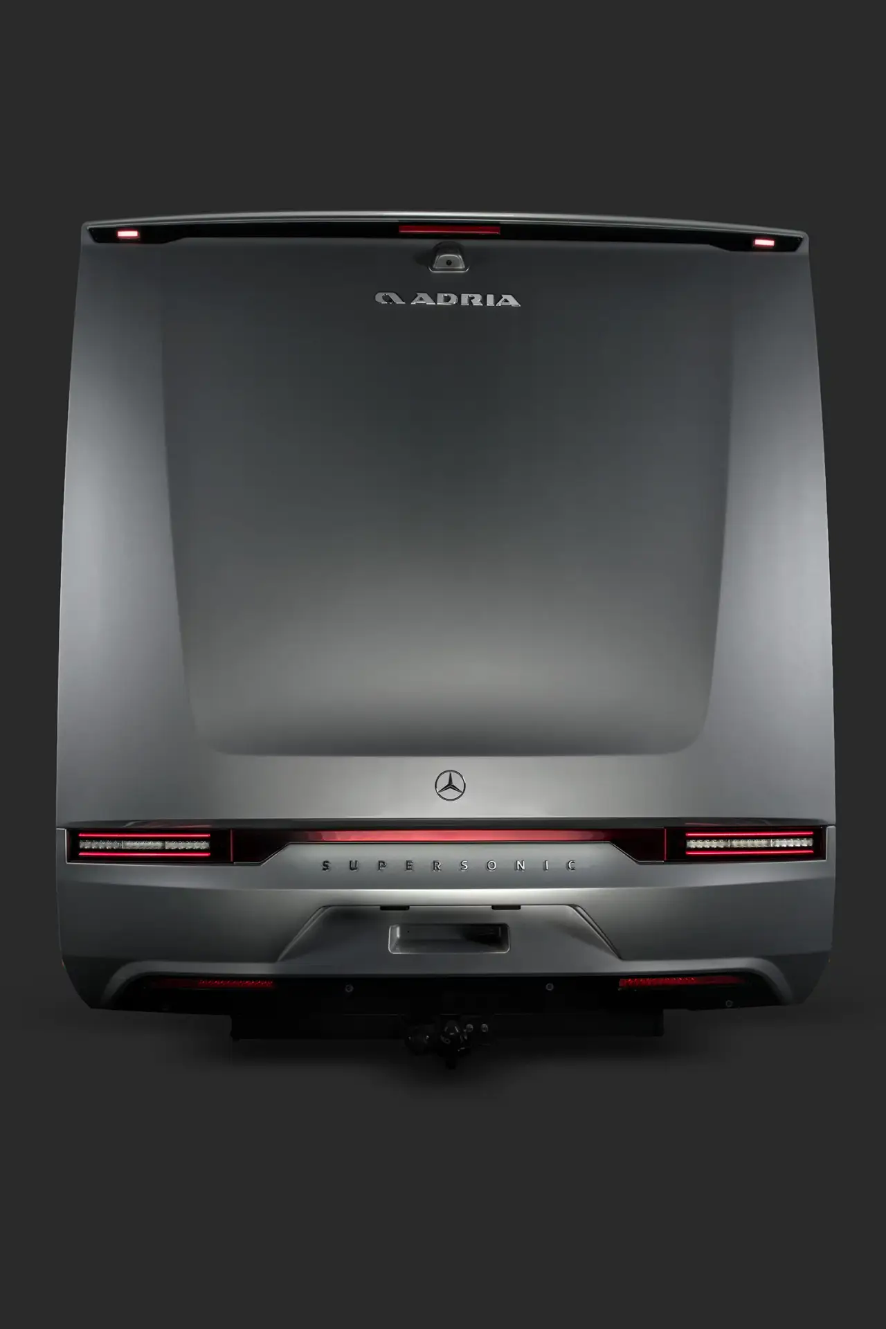 Adria Supersonic Heckwand mit integriertem Spoiler-Design