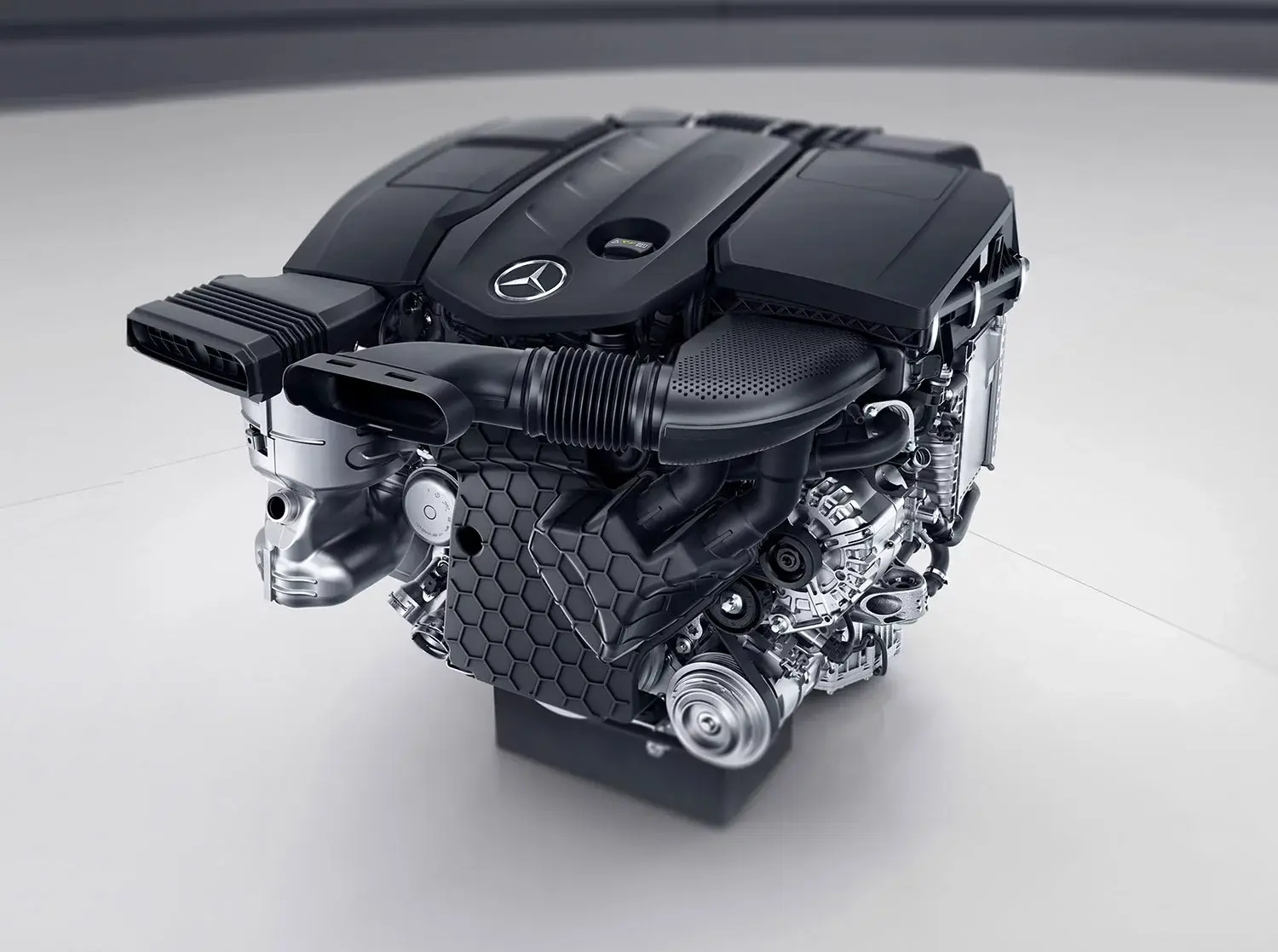 Mercedes-Benz Dieselmotor des Adria Supersonic