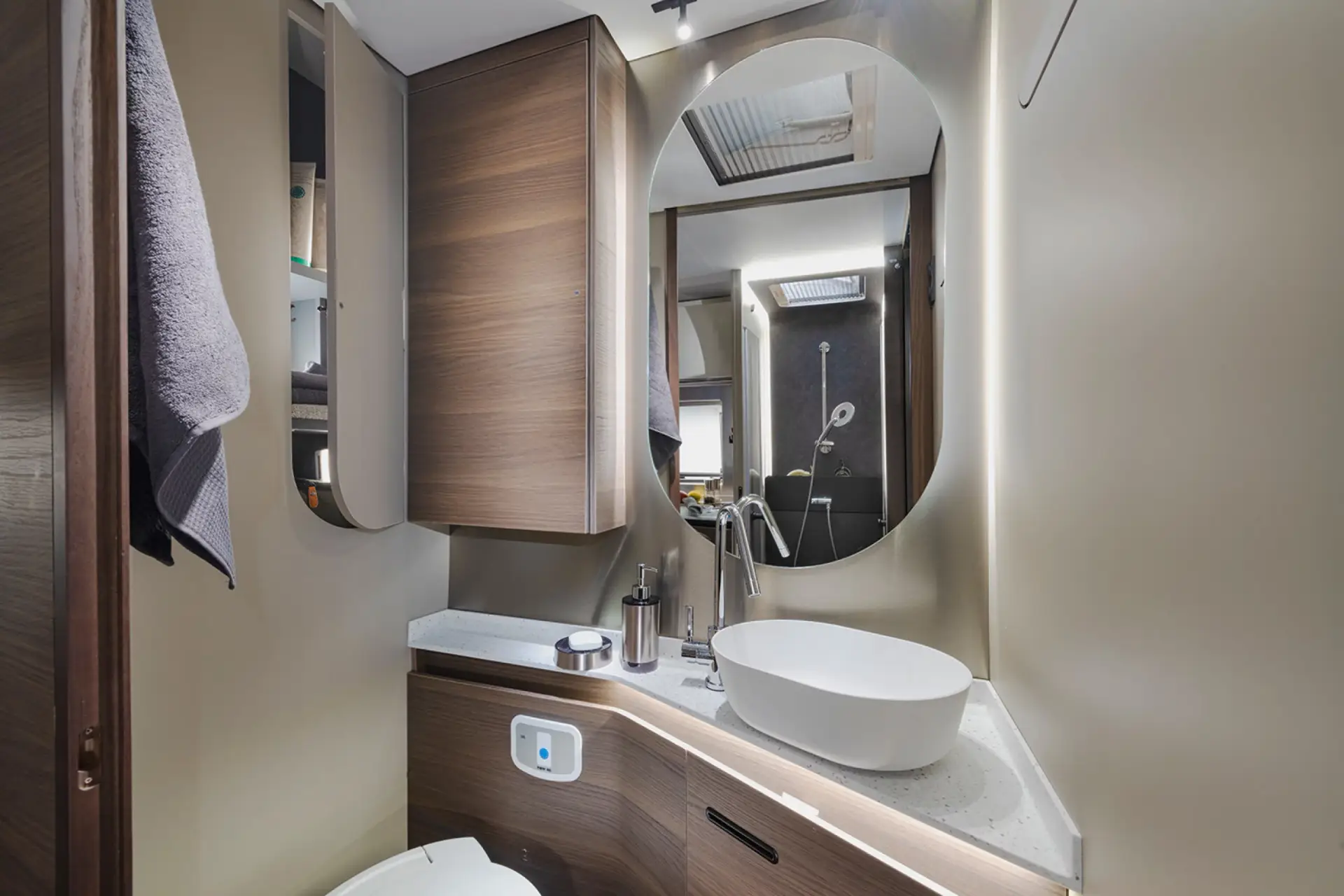 Adria Supersonic Waschtisch mit Spiegel