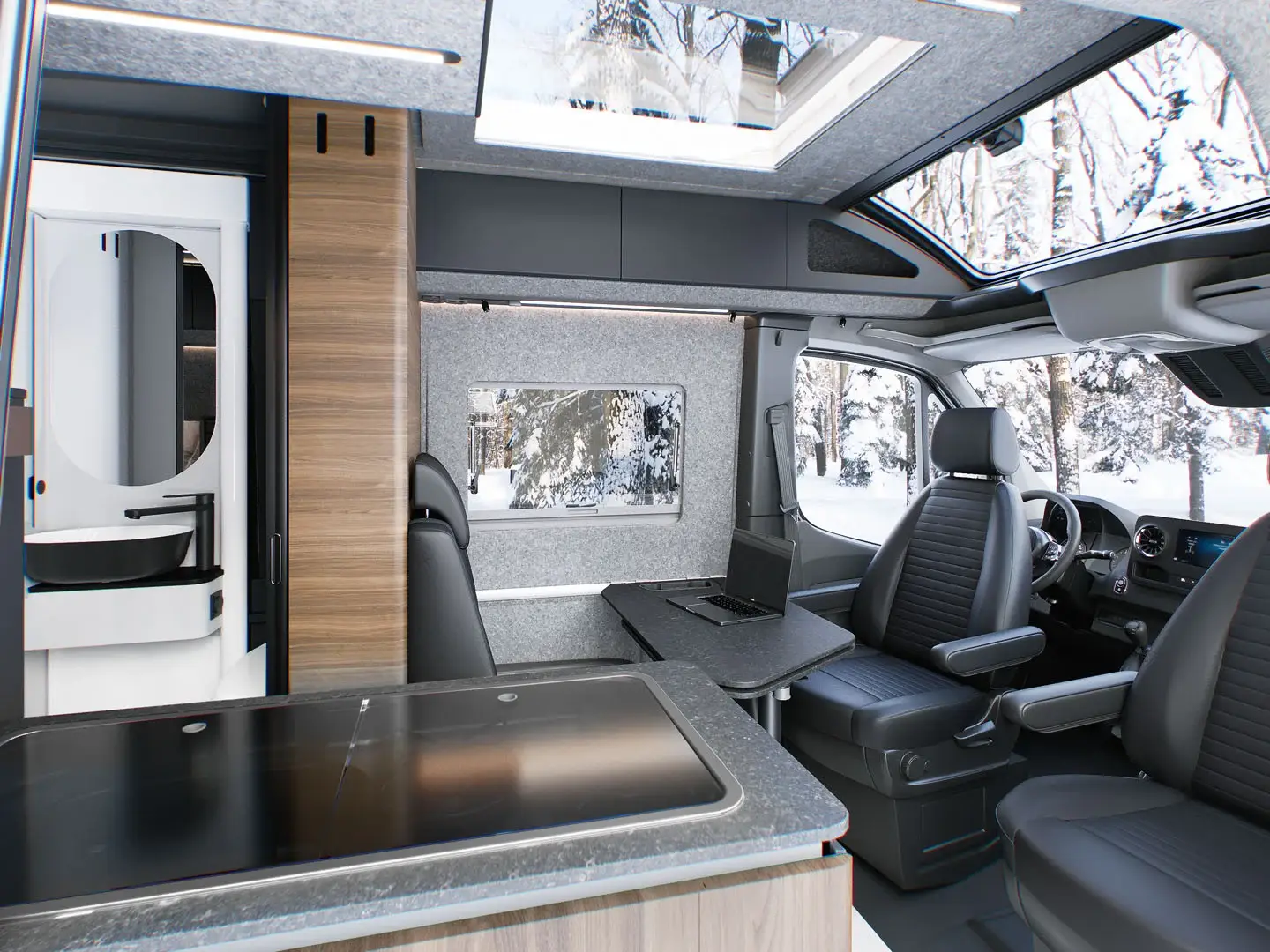 Innenraum des Adria Supertwin mit Waschraum und Dachfenster