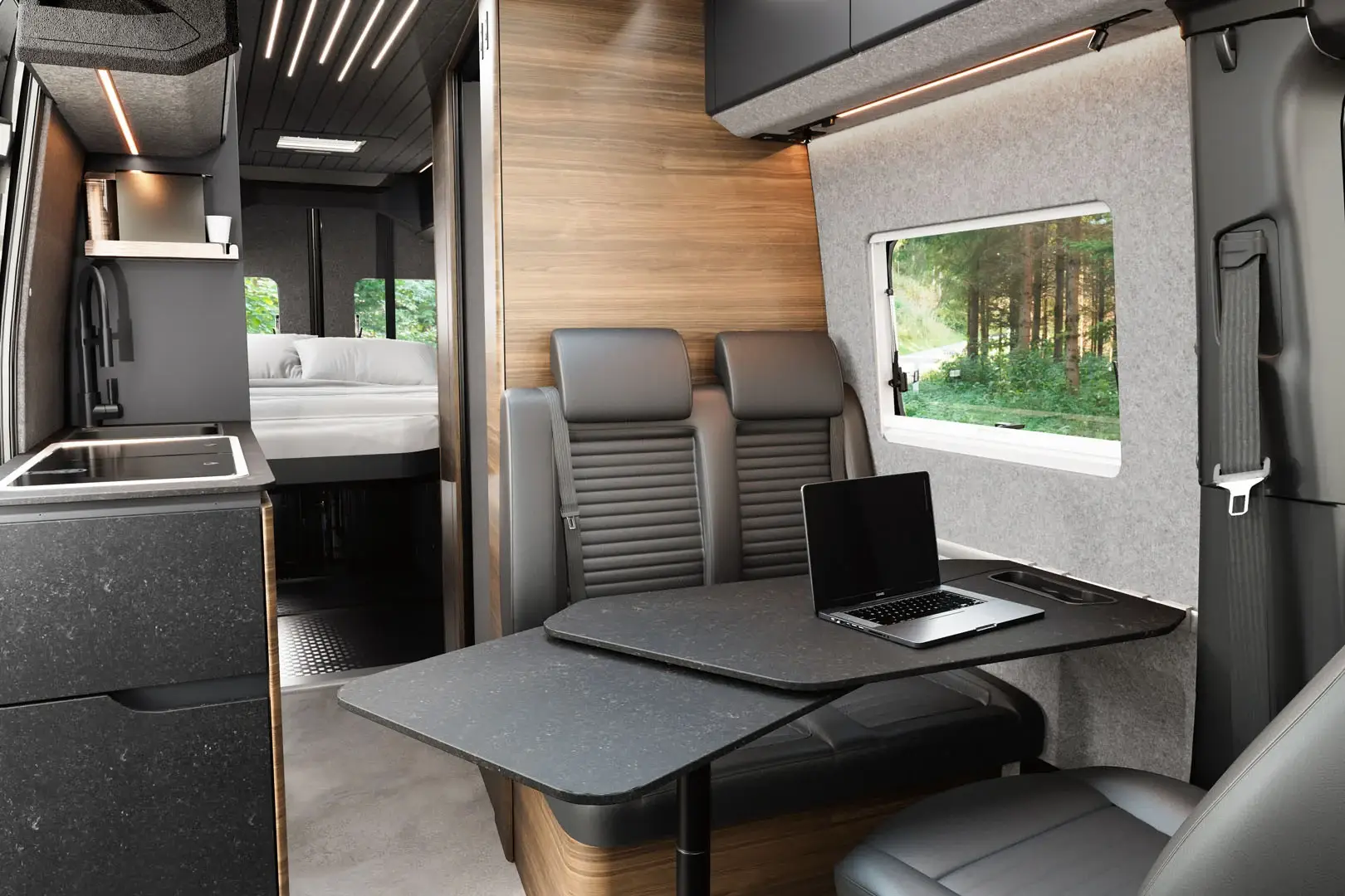 Wohnraum im Adria Supertwin mit Tisch und Küche