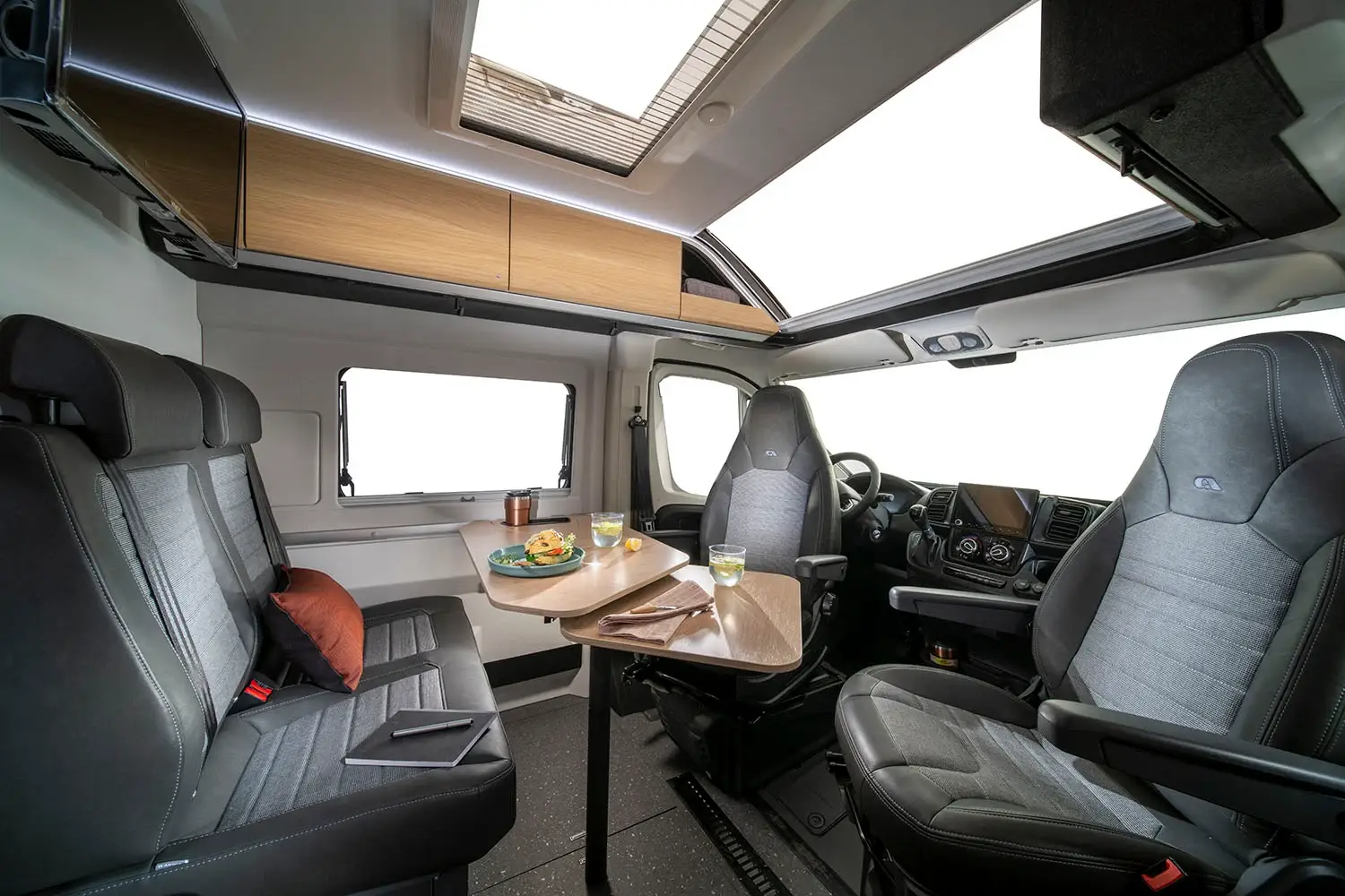 Dinette im Adria Twin 600 SPB