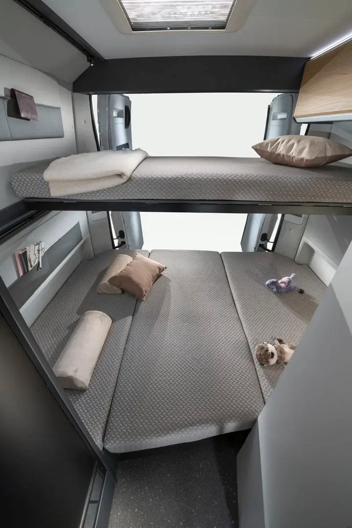 Zweite Bettebene im Adria Twin 600 SPB Family