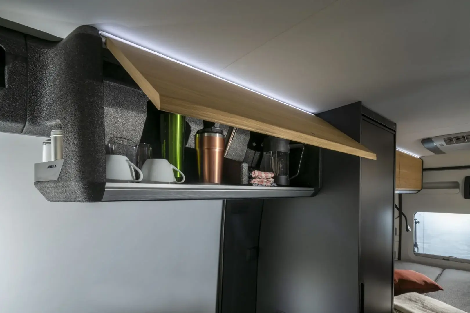 Küchenauszüge im Adria Twin