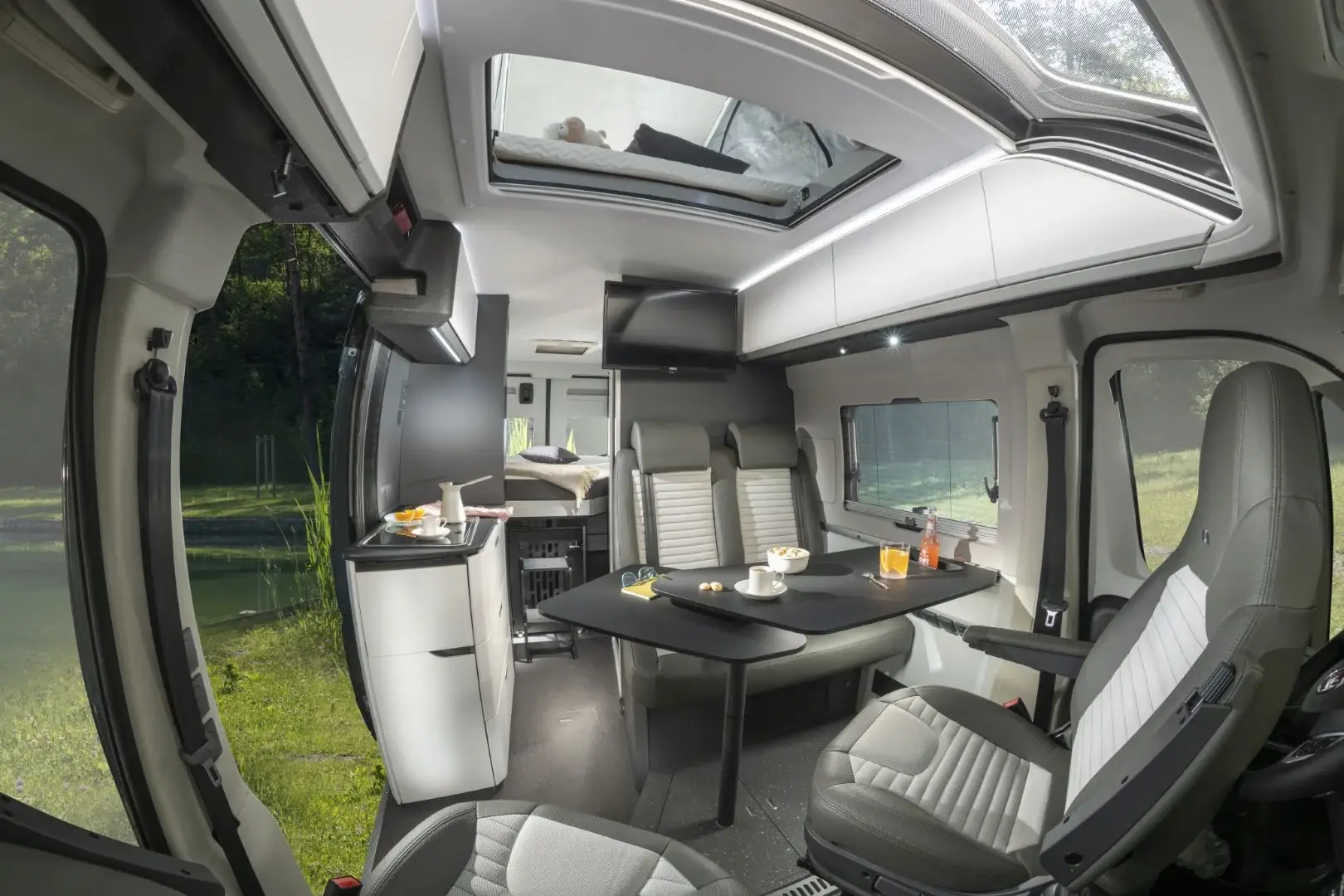 Wohnraum im Adria Twin Sports 640 SGX