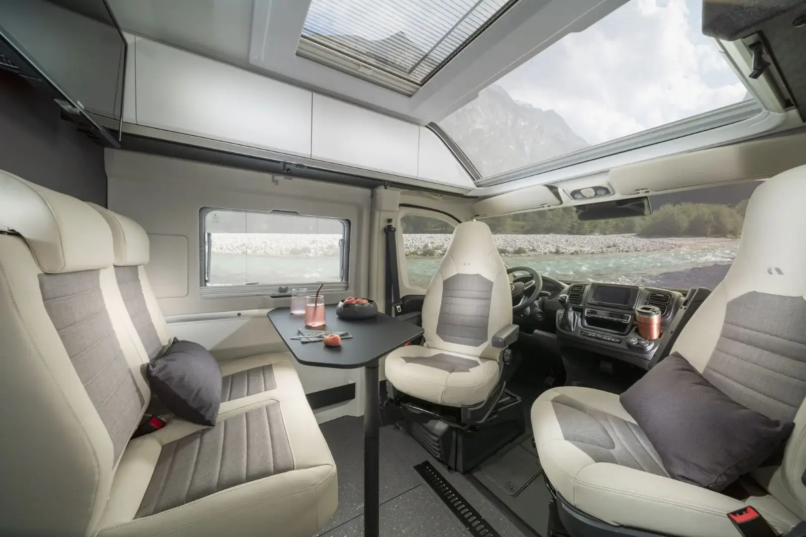 Sitzgruppe im Adria Twin Supreme