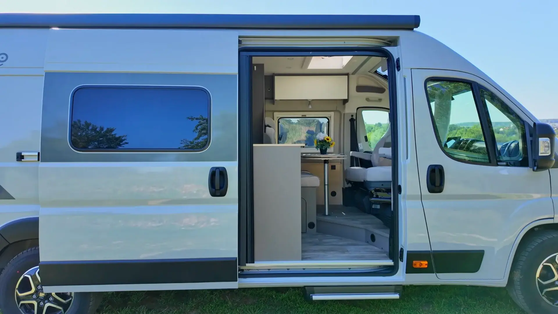 ROADfans Hopper 640 Seitenansicht mit offener Schiebetür